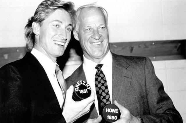 Wayne Gretzky breaks Gordie Howe's record