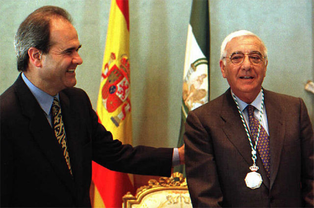 Condecoraciones y continuación de carrera