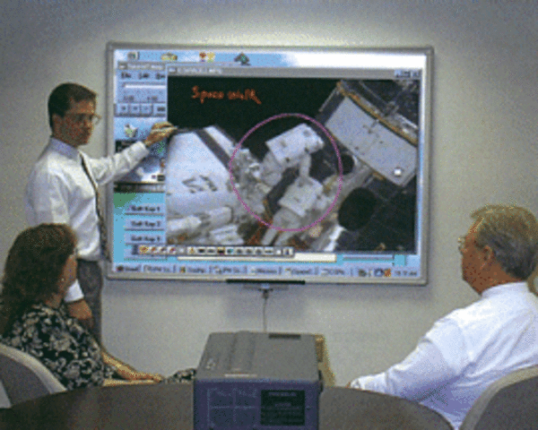 Primer pizarron electronico.