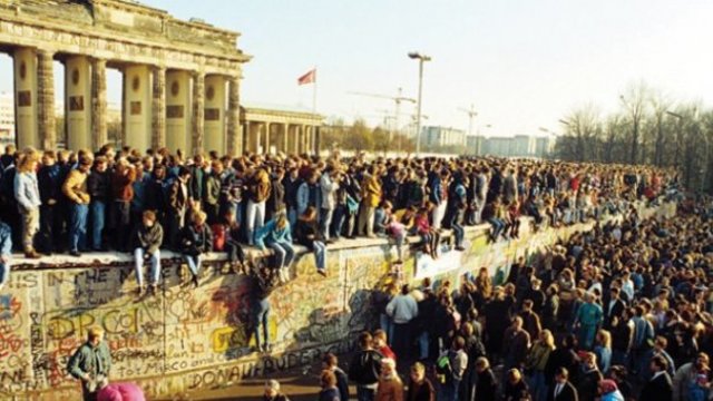 ΠΤΩΣΗ ΤΟΥ ΤΕΙΧΟΥΣ ΤΟΥ ΒΕΡΟΛΙΝΟΥ 1989
