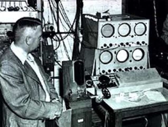 EDSAC (Electronic Delay Storage Automatic Calculator)