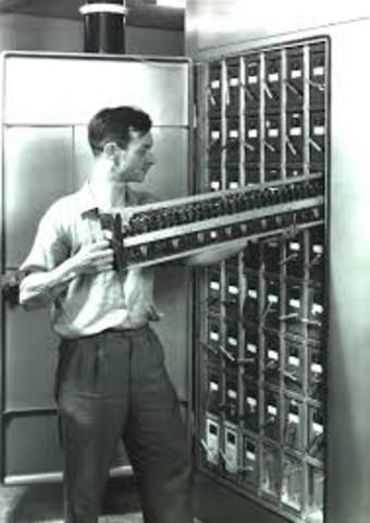 EDSAC (Electronic Delay Storage Automatic Calculator)