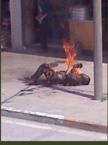 12 zelfverbrandingen