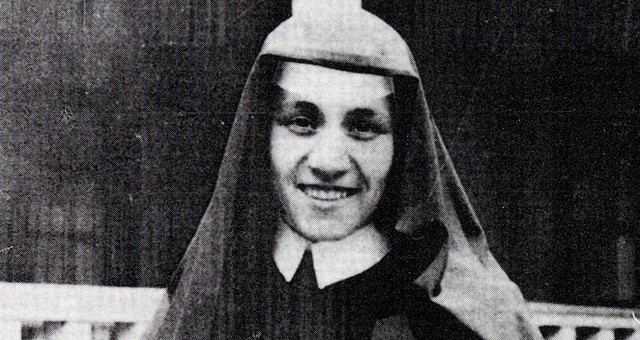 Decide ser religiosa el 16 septiembre del 1928 a los 18 años