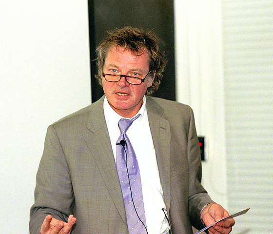 James Gimzewski y su pequeña calculadora