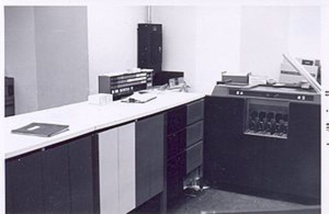 Segunda generación: (1958-1964). Tecnologia: Transistores.