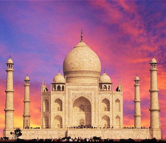 Shah Jahan begins construction