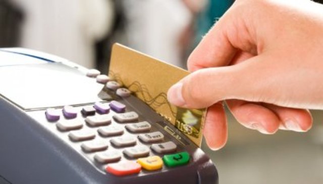 Nace la tarjeta de crédito, 202 personas de altos ingresos de la Ciudad de México se asocian para lanzar al mercado el primer plástico como instrumento de pago