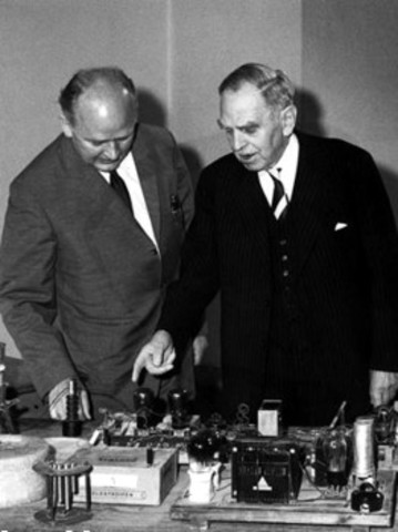 The Germans publish 'Die Naturwissenschaften'