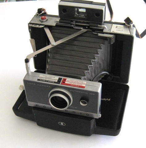 Polaroid camera appear
