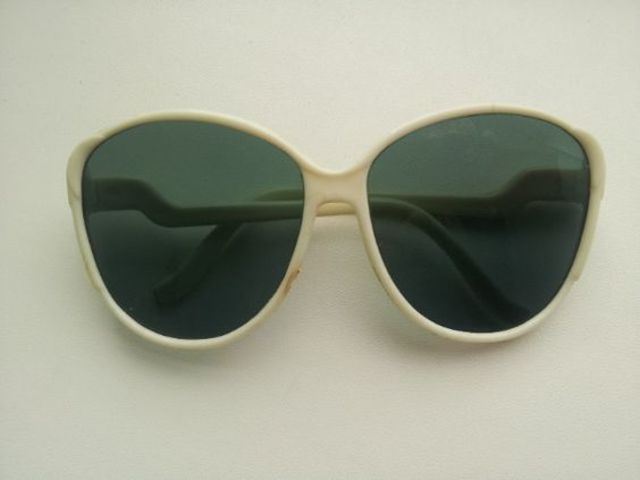 Los lentes se hacen de plastico