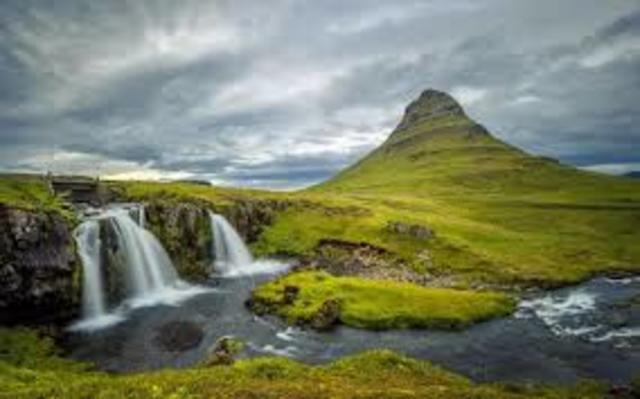 Clapping for Camp: "Sweet Caroline" by Neil Diamond