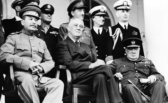 Първата среща на "Тримата Големи".