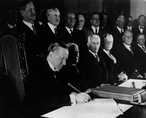 Kellogg-Briand Pact signed