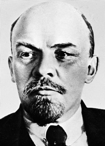 LENIN KJEM TIL MAKTA