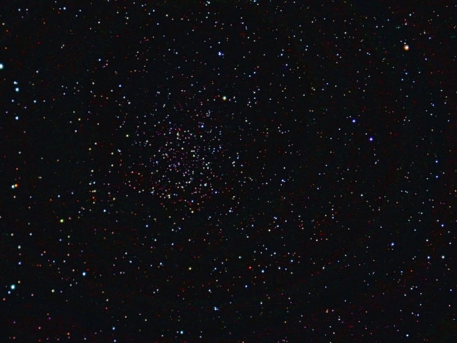 Nōndum lūcet, sed Cornēlia surgit et per vīllam ambulat.