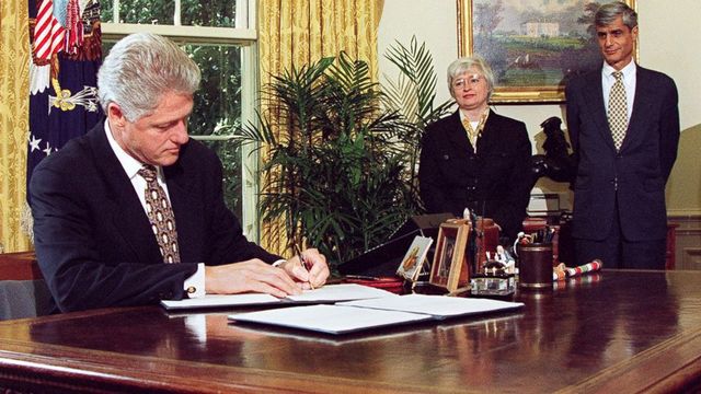 Clinton orders withdrawal