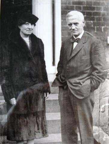 Almorth Wrigth (1861-1947) y Stewart R. Douglas (1886-1975)