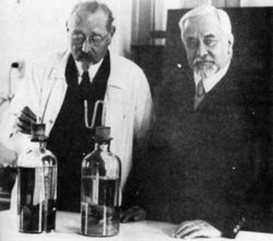 Albert Calmette (1863 - 1933) Camille Guérin (1872 - 1961)