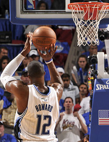 2 tiros libres por faltas en los últimos 5 minutos