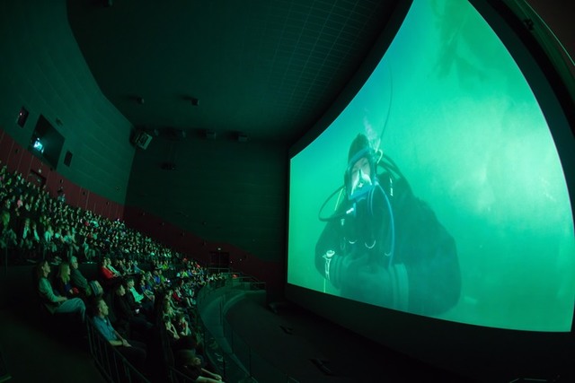 2017 : Broadcasting Live