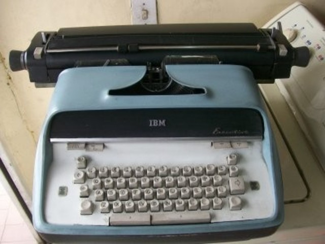 la primera maquina de escribir eléctrica
