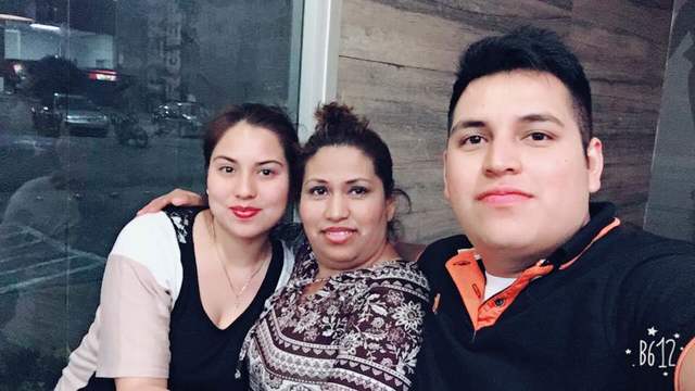 CELEBRANDO EL CUMPÑEAÑOS DE MI HERMOSA MADRE