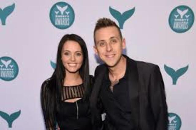 In 2008 he started dating Brittney Smith.