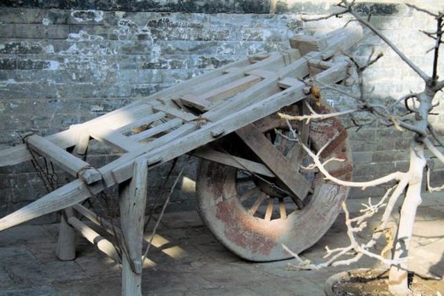 The Wheelbarrow (one-wheeler)