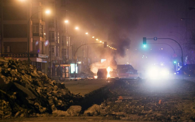 Los Disturbios de la Noche Anterior Continúan