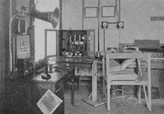 Primer estación telefónica