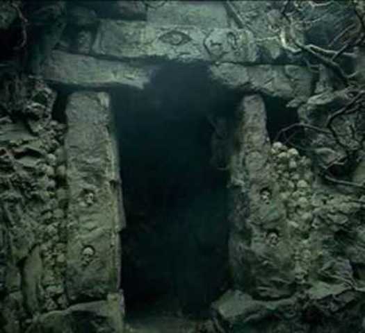 Aragorn, Gimli and Legolas enters the path of the dead