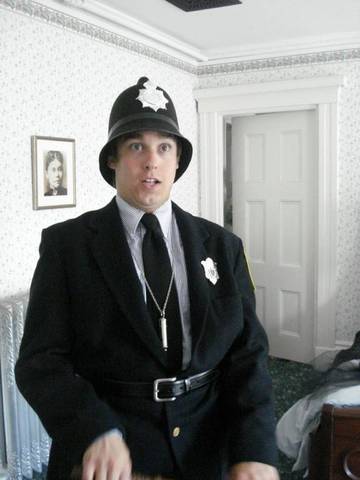 Nullum est periculum. Omnes cauponae non sunt periculosae. Omnes caupones nōn sunt scelestī. Ille caupō est amicus meus. Graecus est et vir bonus.