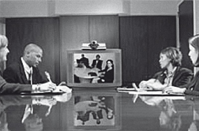 la educacion a distancia evoluciono en una herramienta interactiva con videoconferencia.