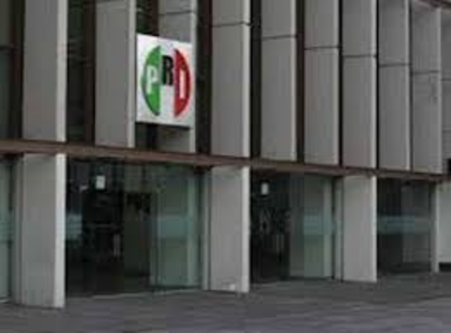 Construcción del edificio del PRI