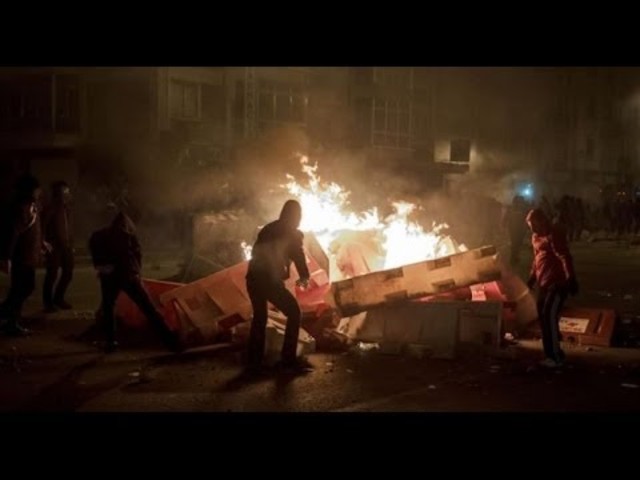 Comienzo de los disturbios graves.