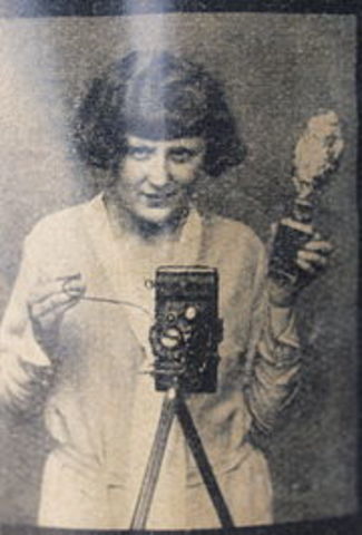 Modern flash bulb was invented by Johann Ostermeyer