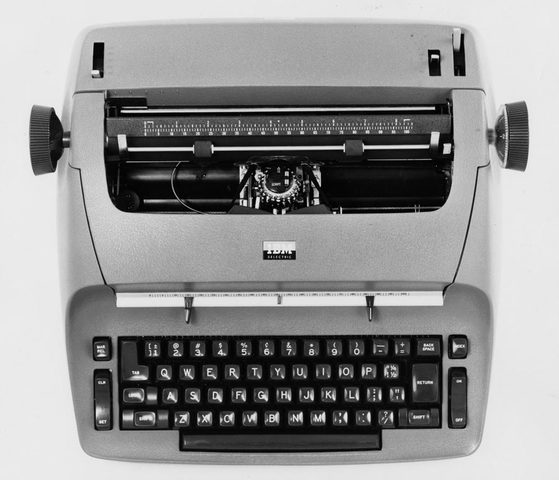 Maquinas de escribir eléctricas.