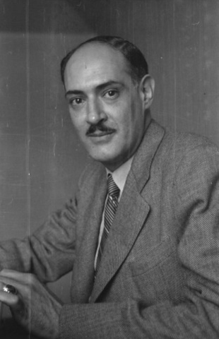 Salvador Novo es designado como cronista oficial de la Ciudad de México