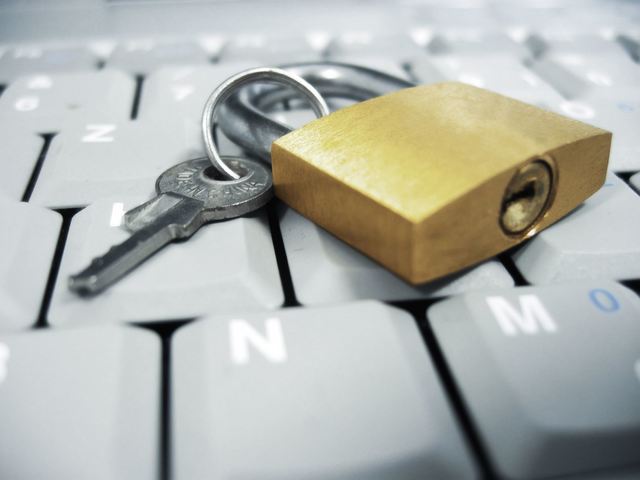 Se reconoció el derecho a la protección de datos personales como un derecho fundamental.