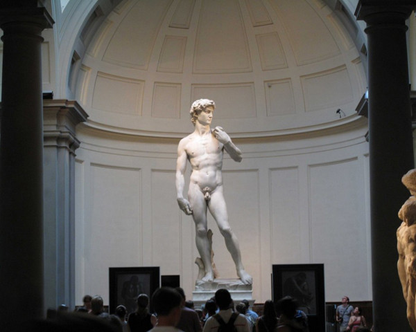 Miguel Ángel esculpe a David (obra cumbre de la escultura renacentista)