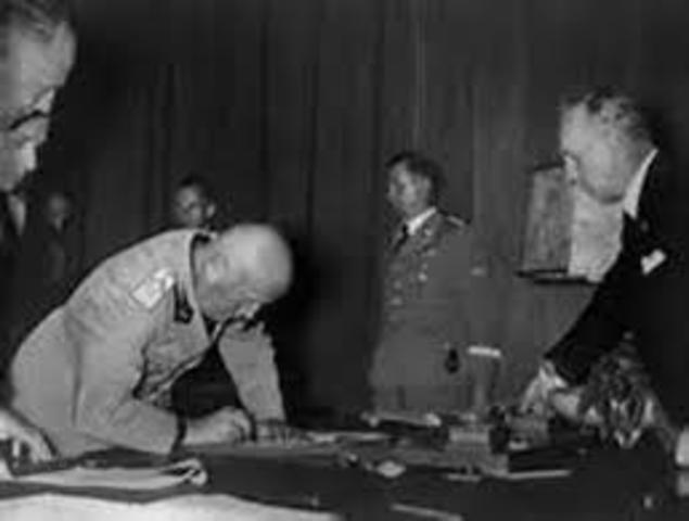 Munich Pact signed giving the Sudetenland to Germany