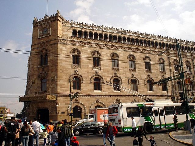 Creación del palacio postal en México.