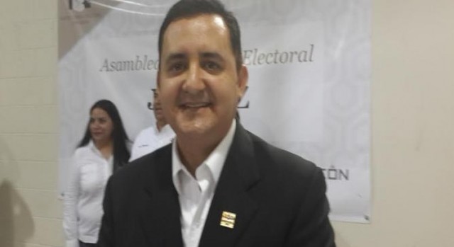 Declara estar en contra de que las parejas homosexuales adopten