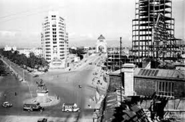 1978 Se anunció el descu- brimiento de grandes yacimientos petroleros en la Sonda de Campeche