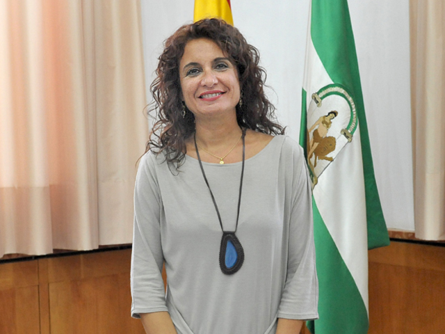 María Jesús Montero retrasa hasta finales de 2014 la apertura del hospital del PTS.