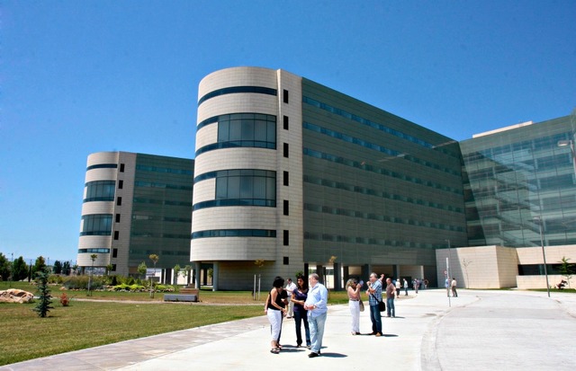 Así es por dentro 'Granada Salud': la nueva guía de los hospitales granadinos