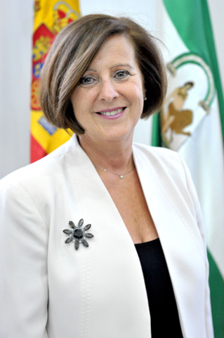 La consejera de Salud garantiza que no habrá reducción de personal sanitario si se produce la fusión de hospitales