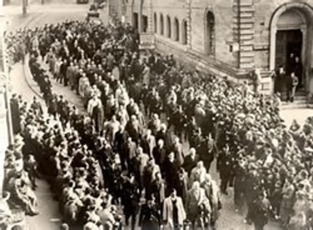 1938 Nazis begin rounding up Jews for labor camps