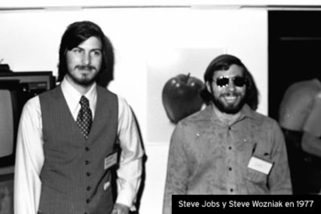 Steve Jobs y Steve Wozniak fundan Apple
